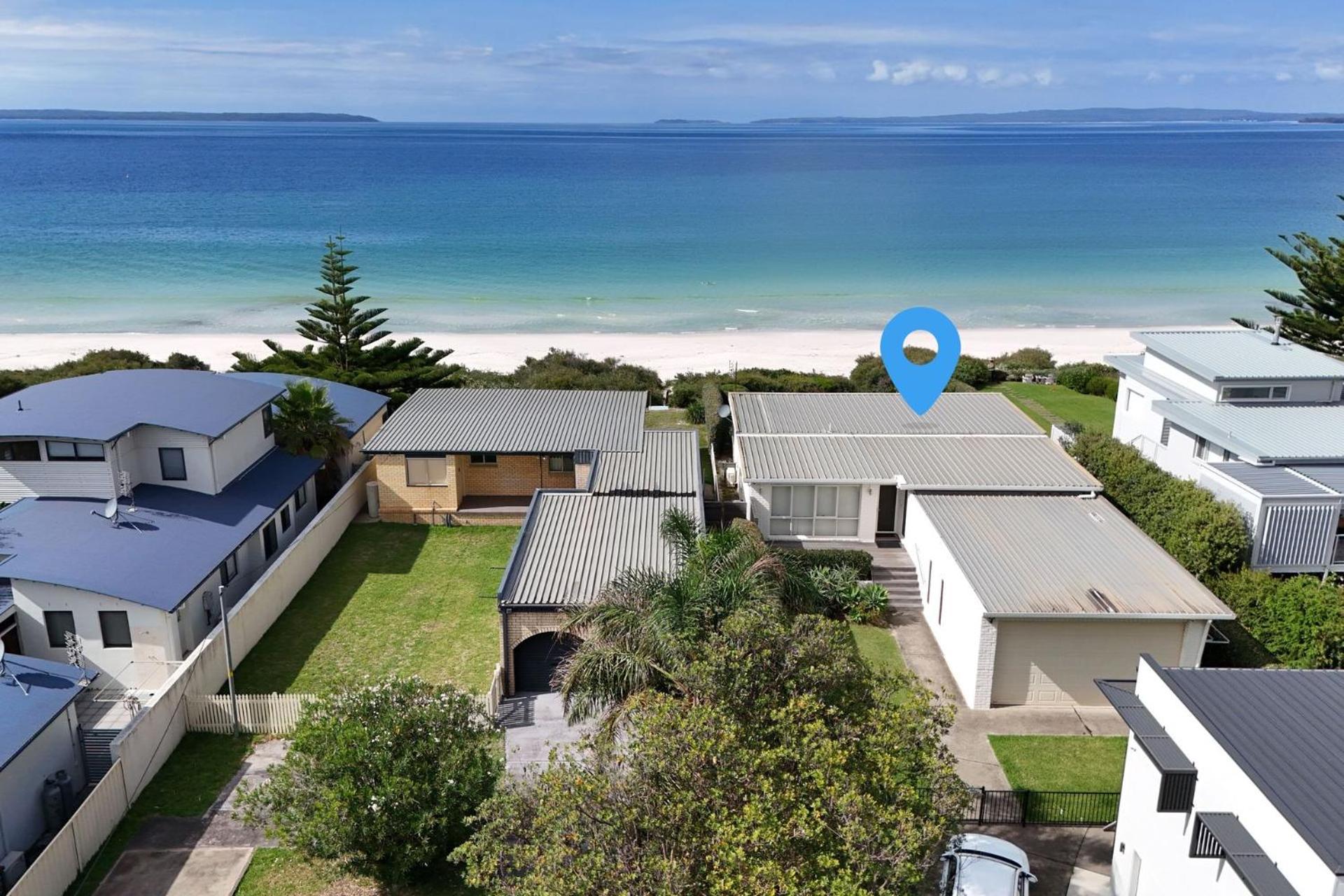 Azure Absolute Beachfront I Pet Friendly Holiday home Callala Beach