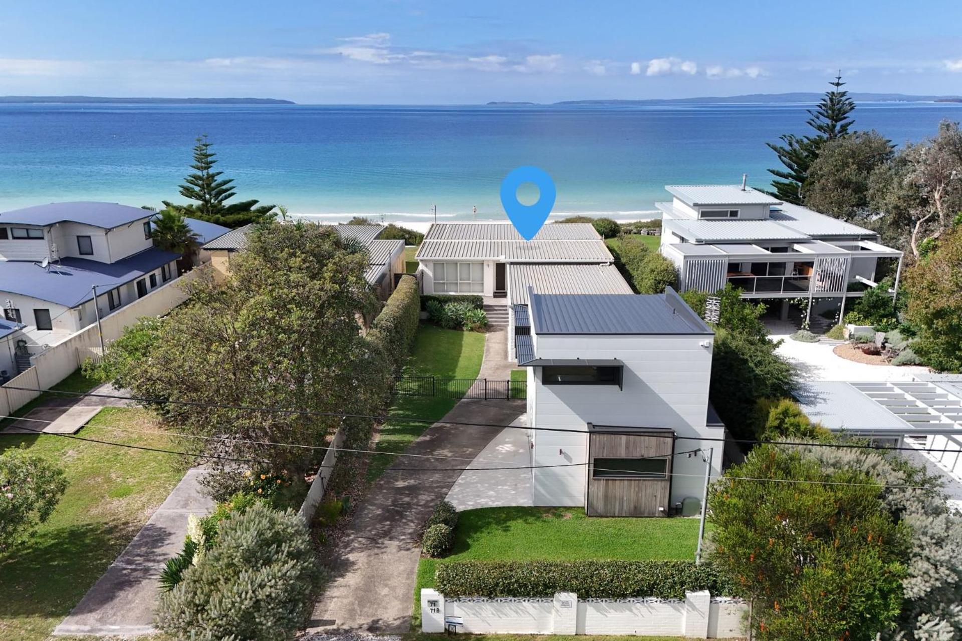 Azure Absolute Beachfront I Pet Friendly Holiday home *