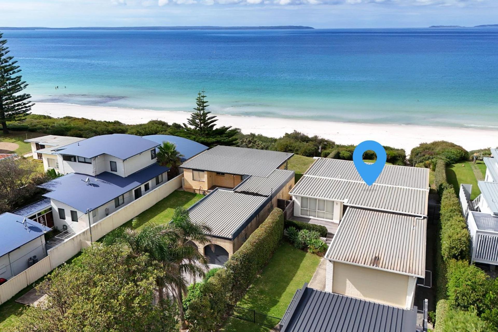 Holiday home Azure Absolute Beachfront I Pet Friendly Callala Beach
